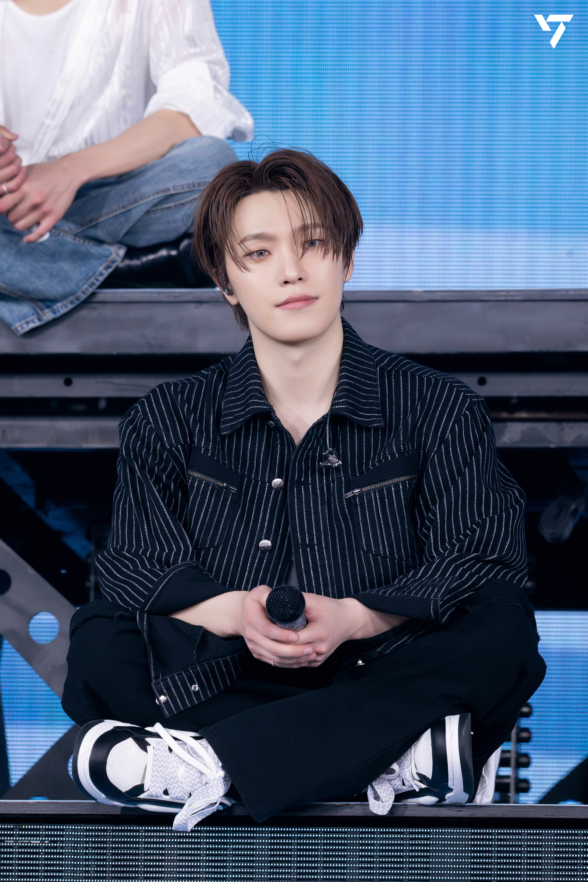 Dino (SEVENTEEN)的最新活動照片