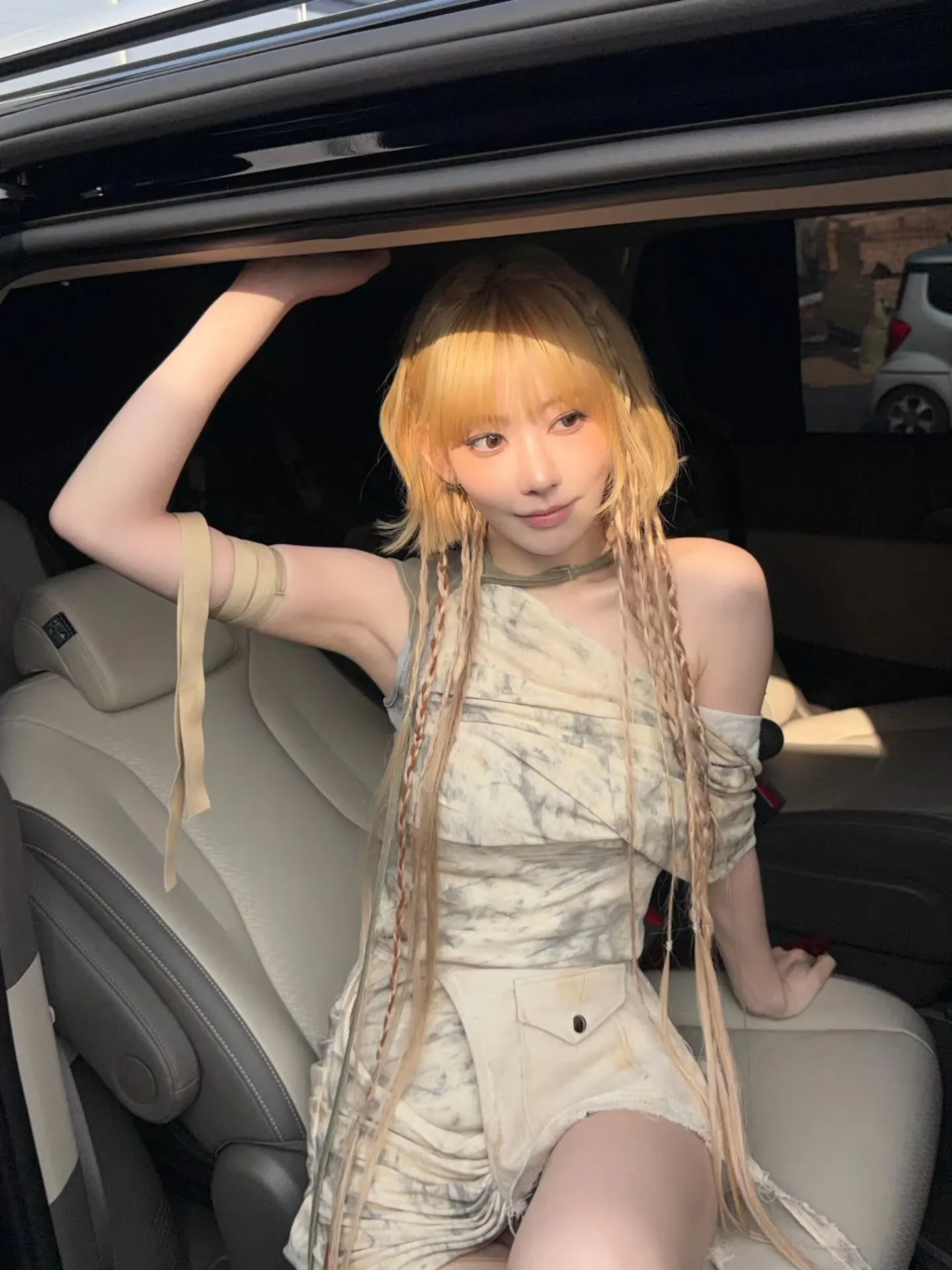 Behind-the-scenes cut of Sakura (LE SSERAFIM)