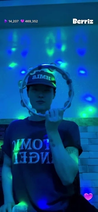 A moment captured by WOODZ's fan