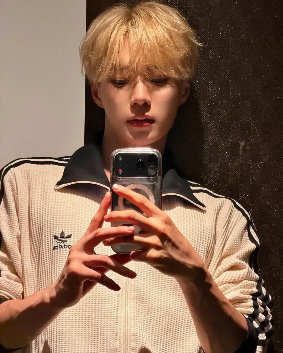 Behind-the-scenes cut of Kim Junseo (ALPHA DRIVE ONE)