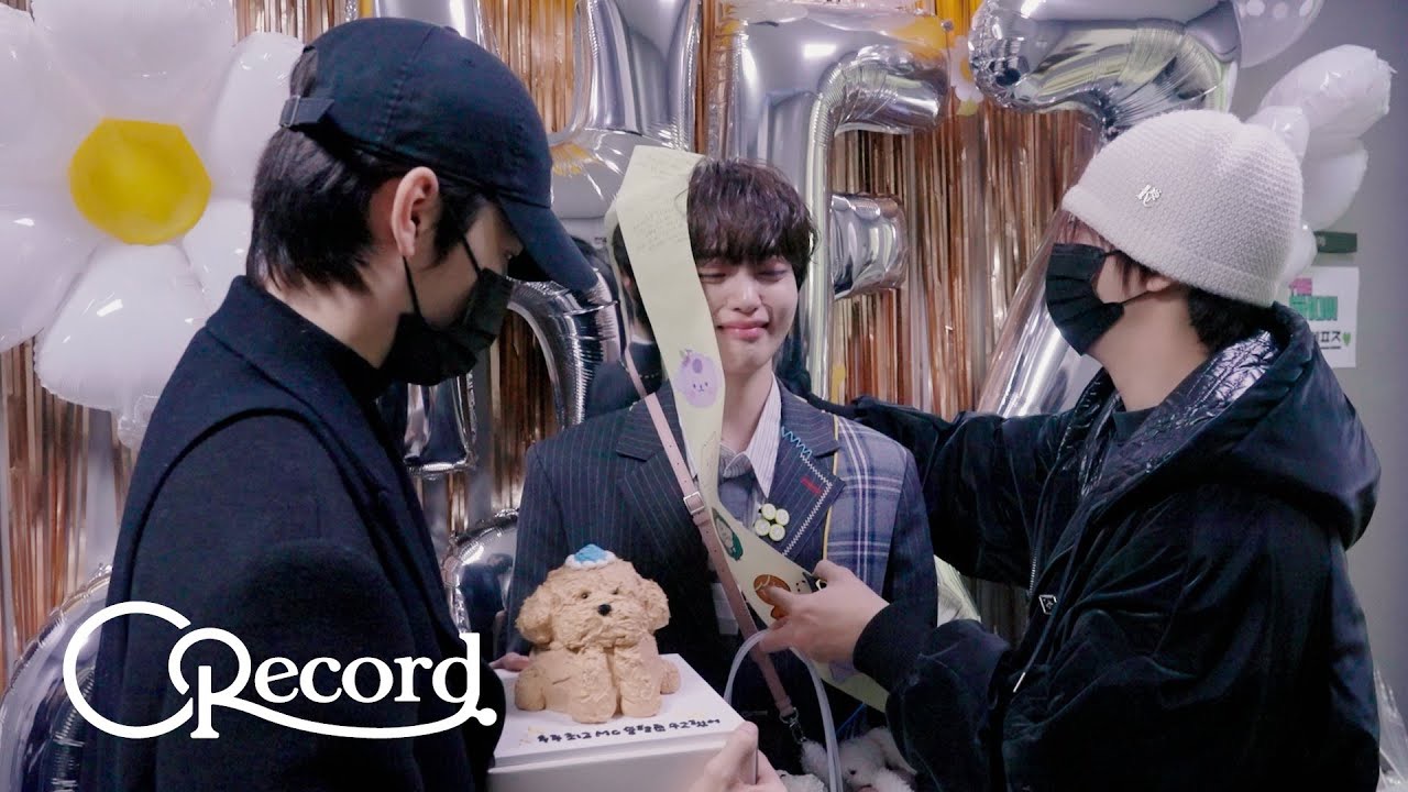 A moment captured by CRAVITY's fan