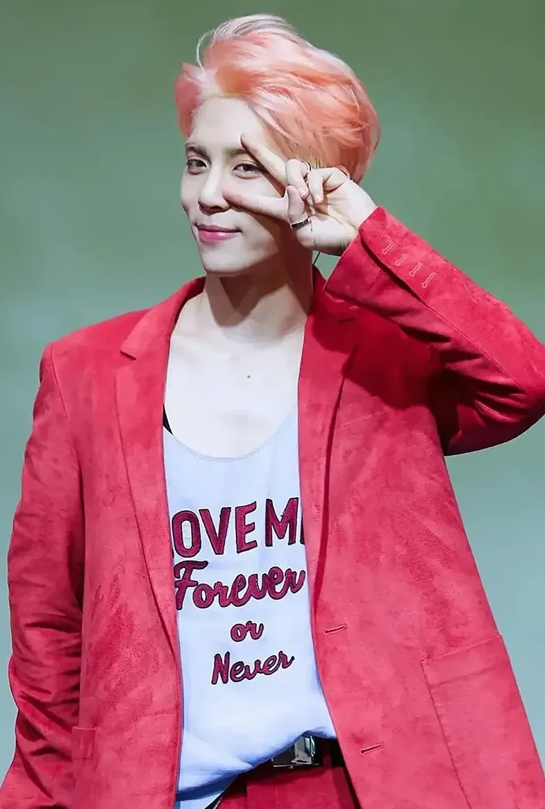 Recent activity shot of Jonghyun (SHINee)