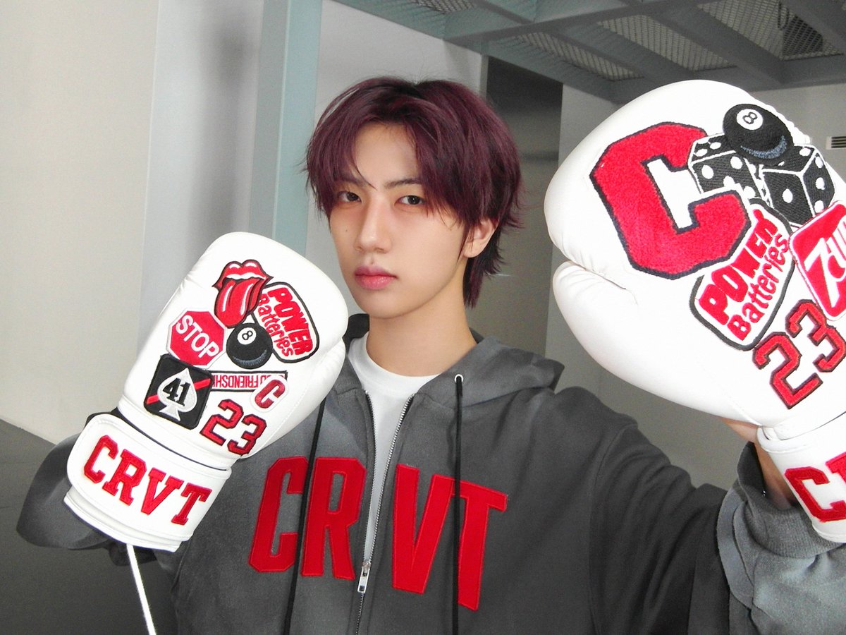 Behind-the-scenes cut of CRAVITY