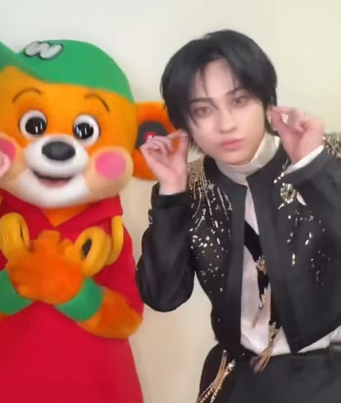 Behind-the-scenes cut of Taki (&TEAM)