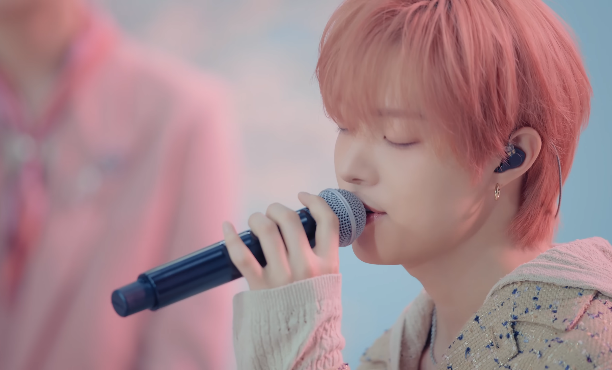 Recent activity shot of EJ (&TEAM)