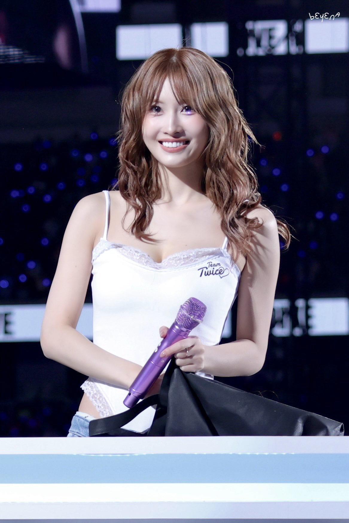 모모 (TWICE)의 비하인드 컷