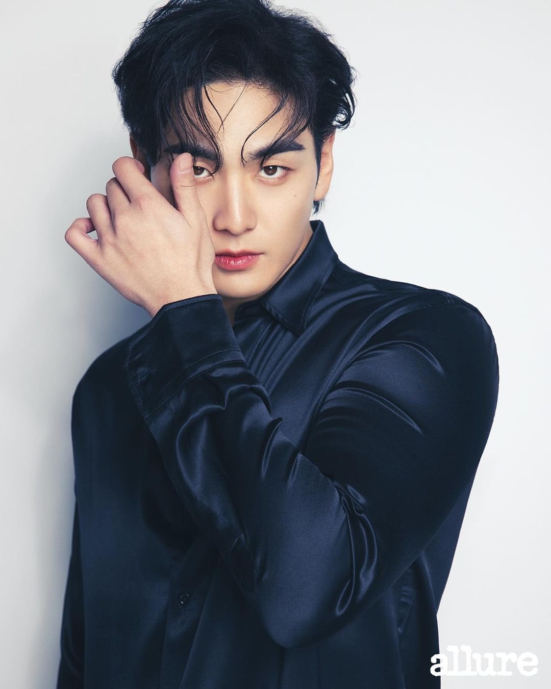 Behind-the-scenes cut of Baekho