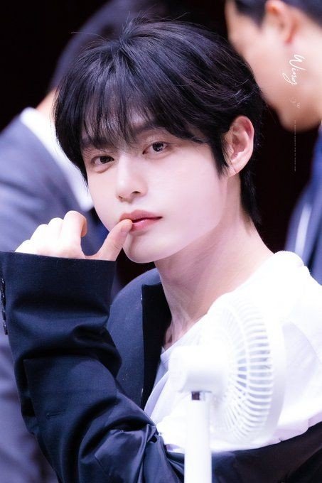 金地雄 (ZEROBASEONE)的最新活動照片