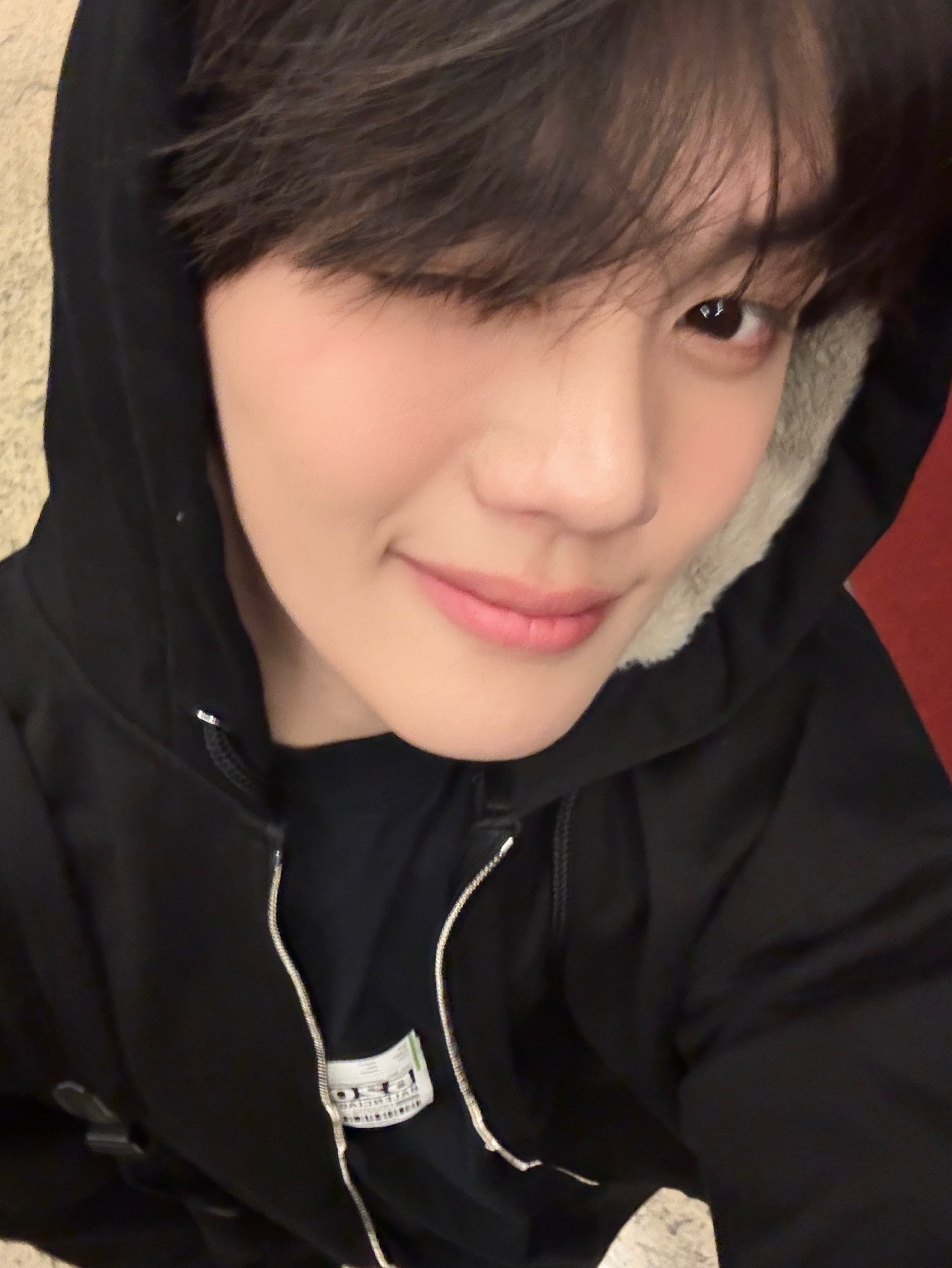 A moment captured by Kim Gyuvin (ZEROBASEONE)'s fan