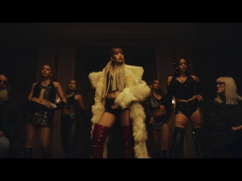 Potret di balik layar Lisa (BLACKPINK)