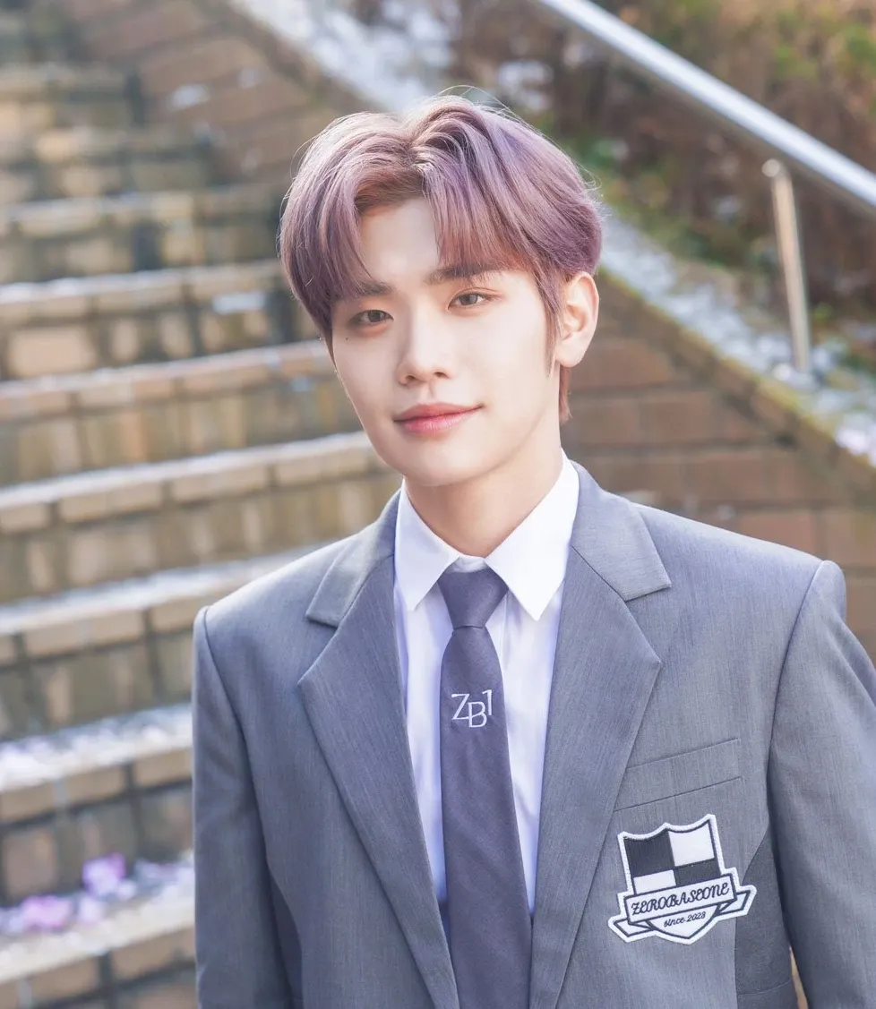 A moment captured by Kim Taerae (ZEROBASEONE)'s fan