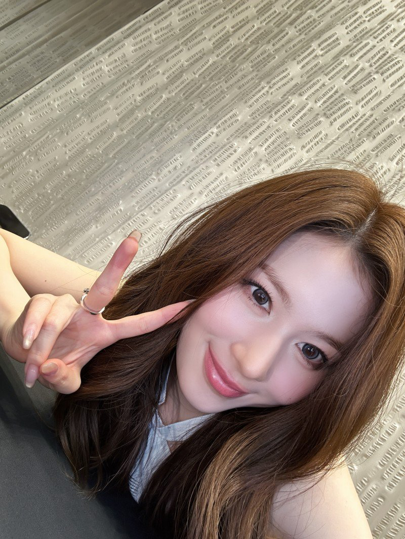 Latest photo of Sana (TWICE)