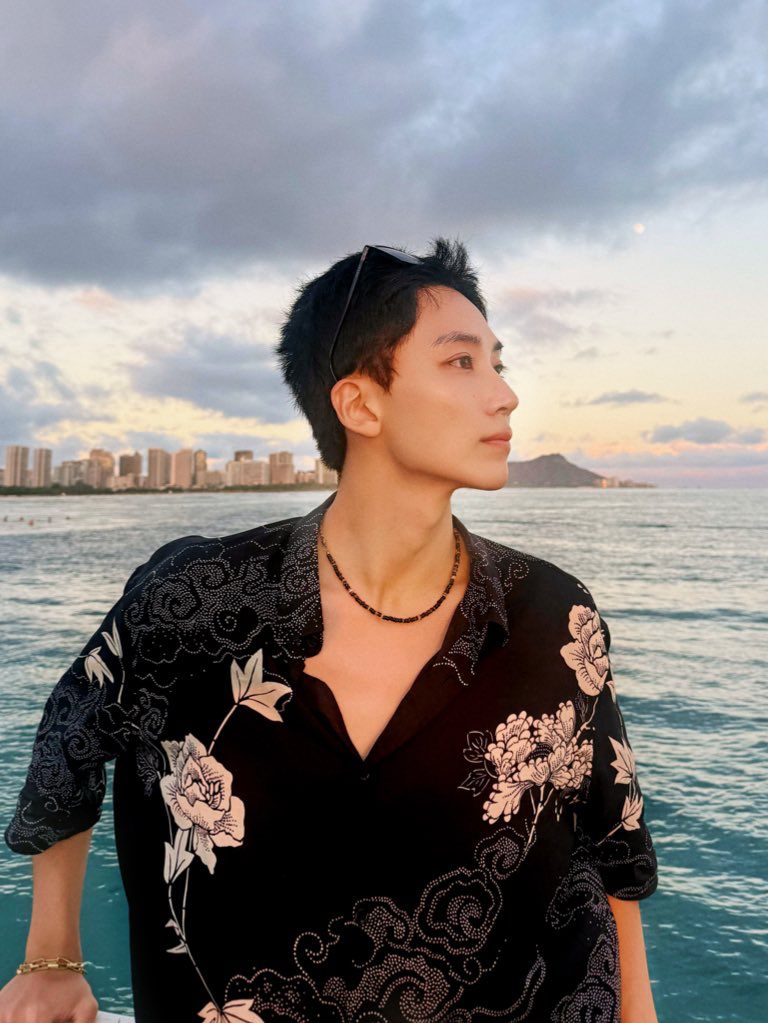 Foto aktivitas terbaru Jeonghan (SEVENTEEN)