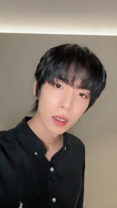 Latest photo of Hwiyoung (SF9)