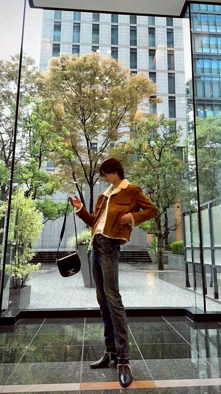 Behind-the-scenes cut of K (&TEAM)