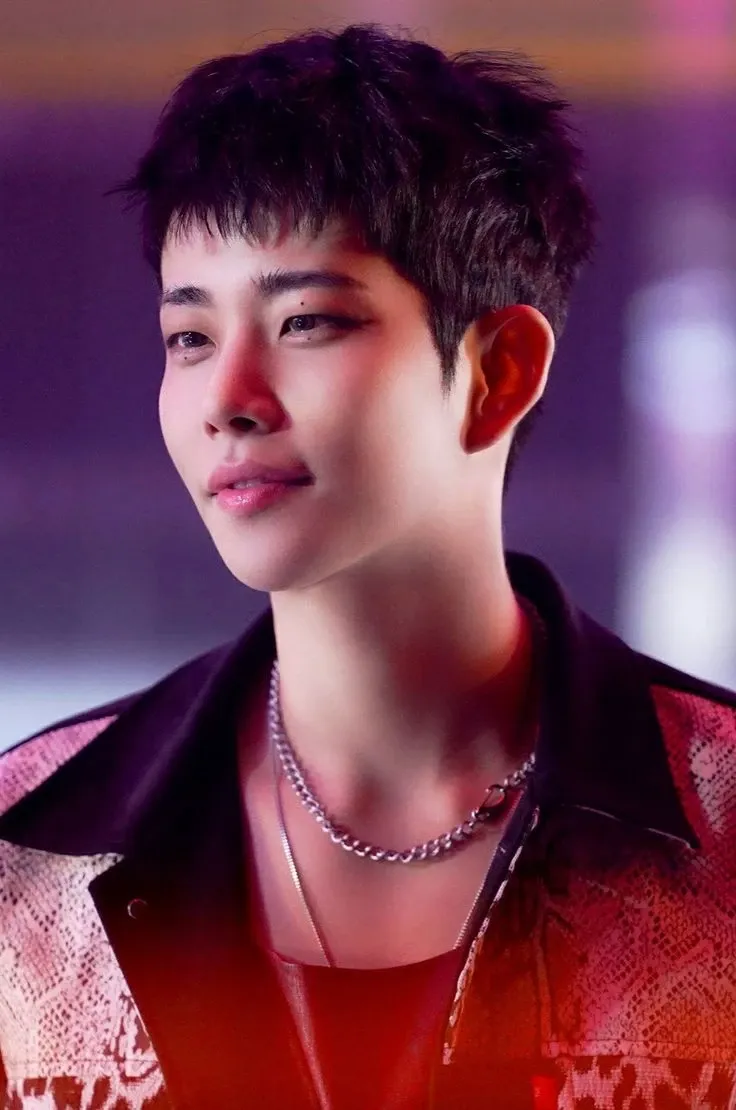 A moment captured by MJ (ASTRO)'s fan