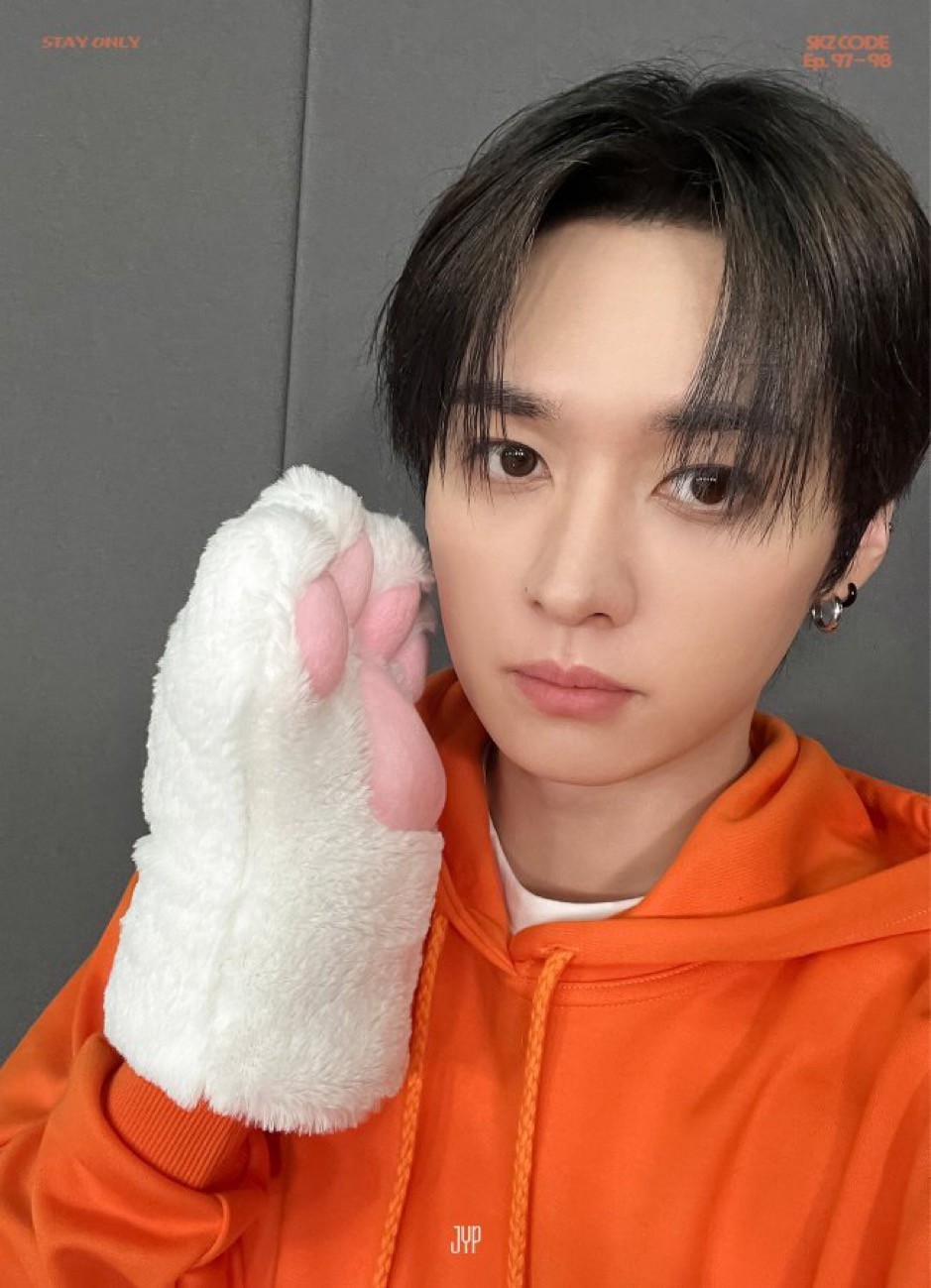 Behind-the-scenes cut of Lee Know (Stray Kids)