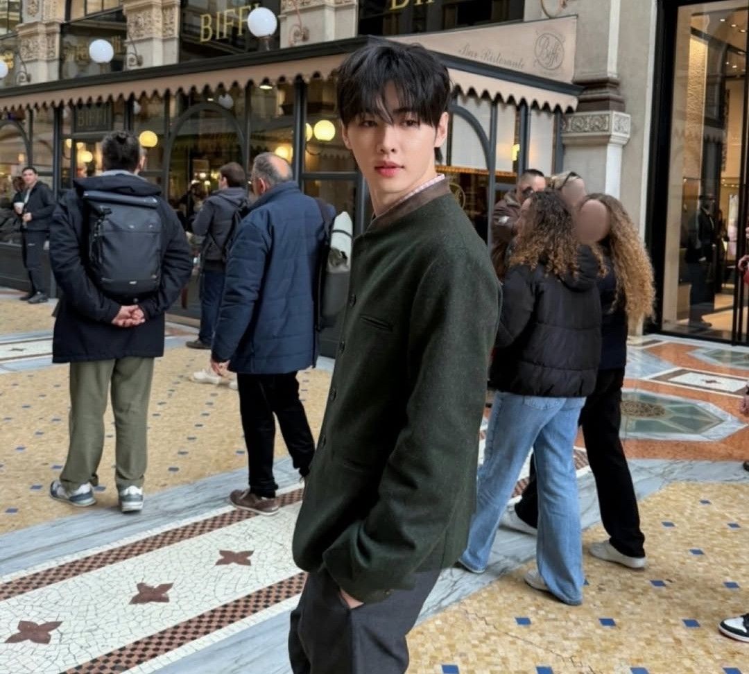 Latest photo of Sunghoon (ENHYPEN)