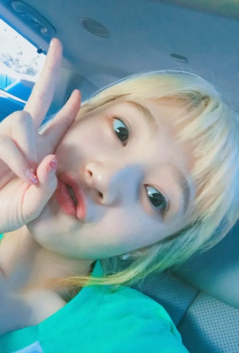 Foto aktivitas terbaru Joy (Red Velvet)