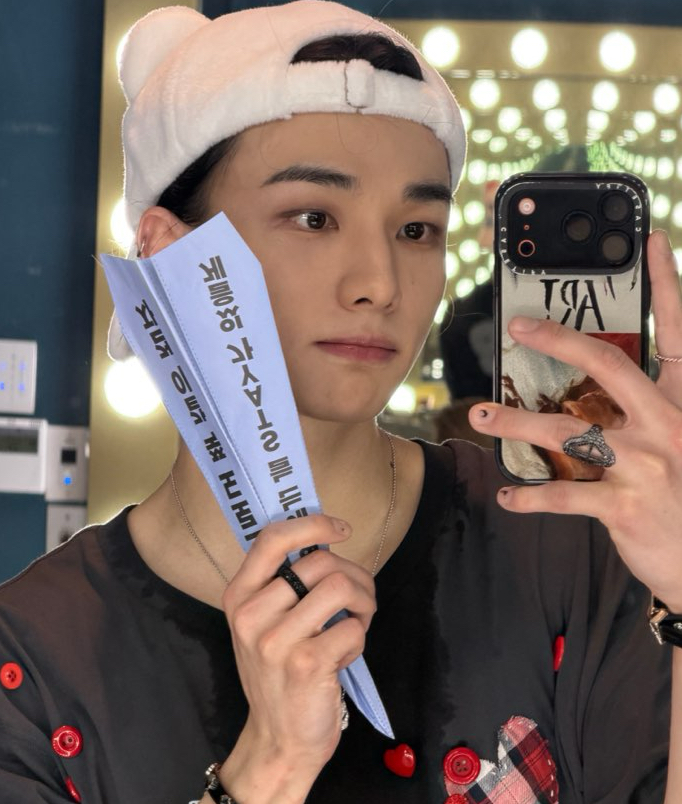 Behind-the-scenes cut of Hyunjin (Stray Kids)