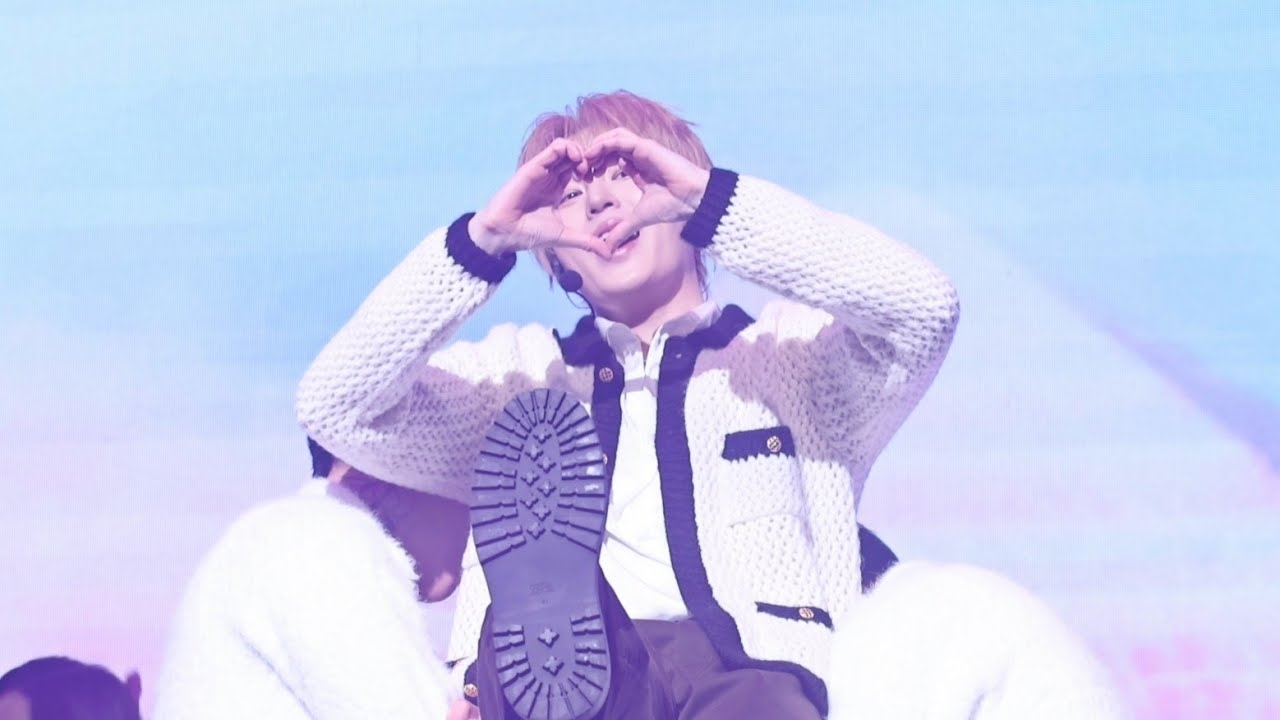 Behind-the-scenes cut of Ha Sungwoon