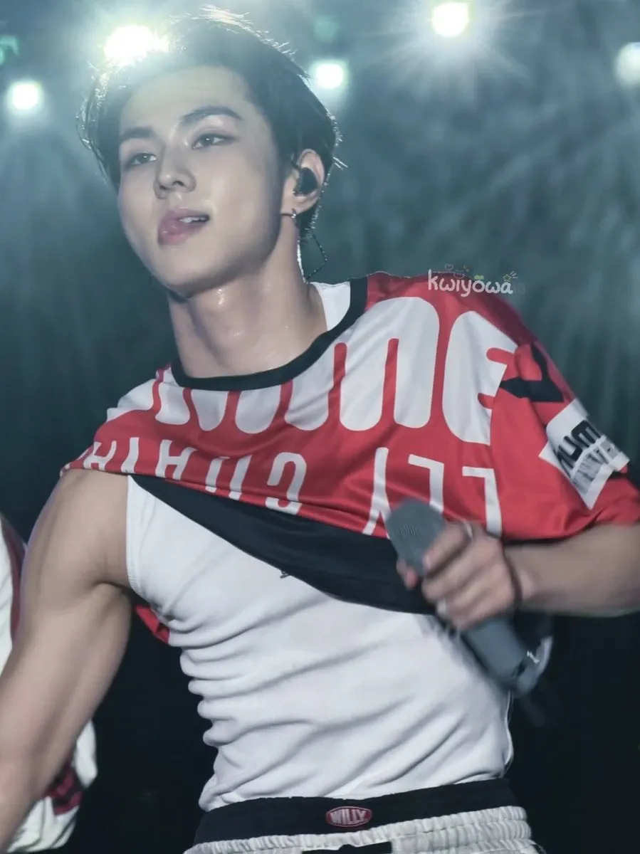 Latest photo of Jungwon (ENHYPEN)