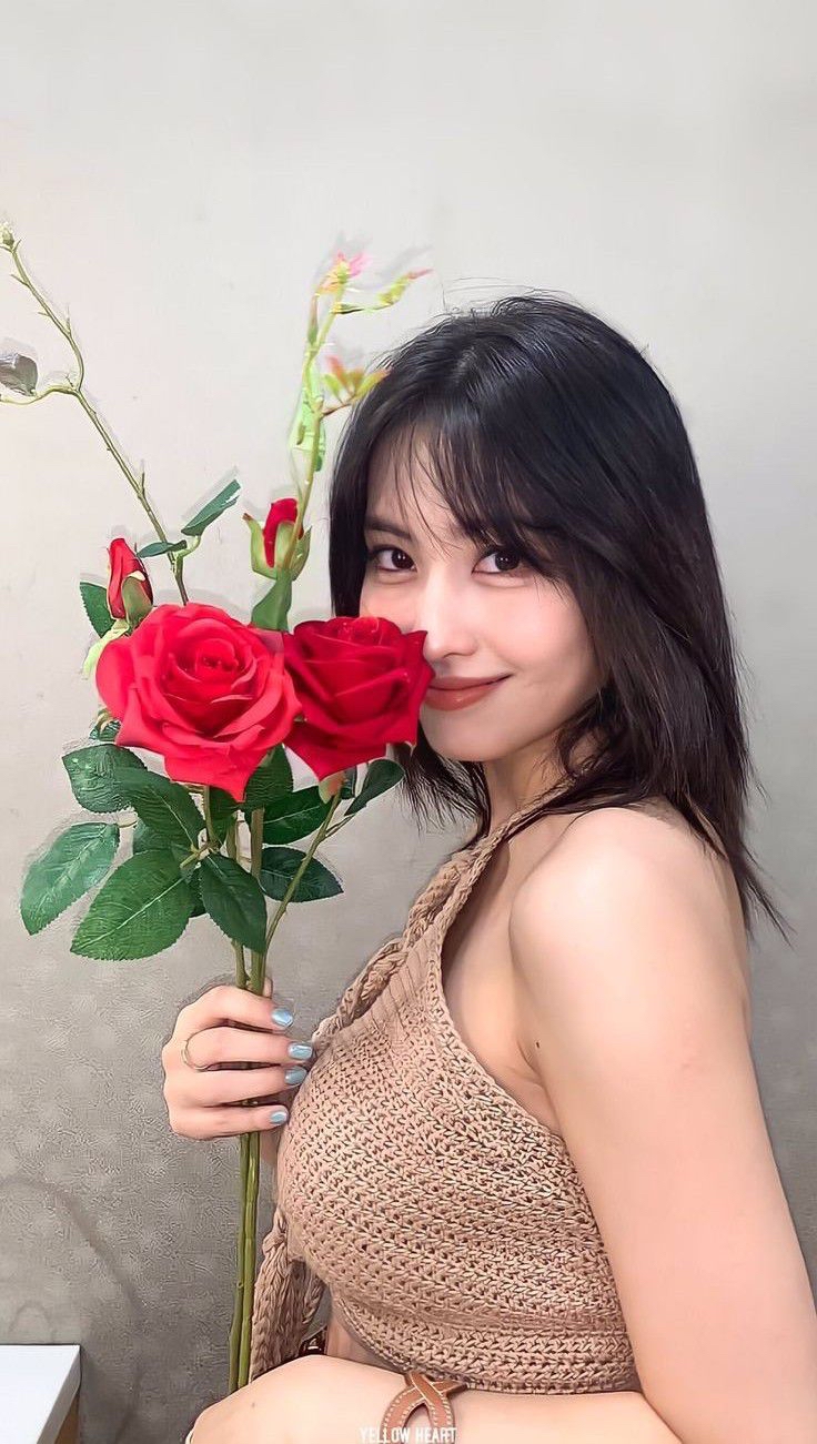 모모 (TWICE)의 최신 사진