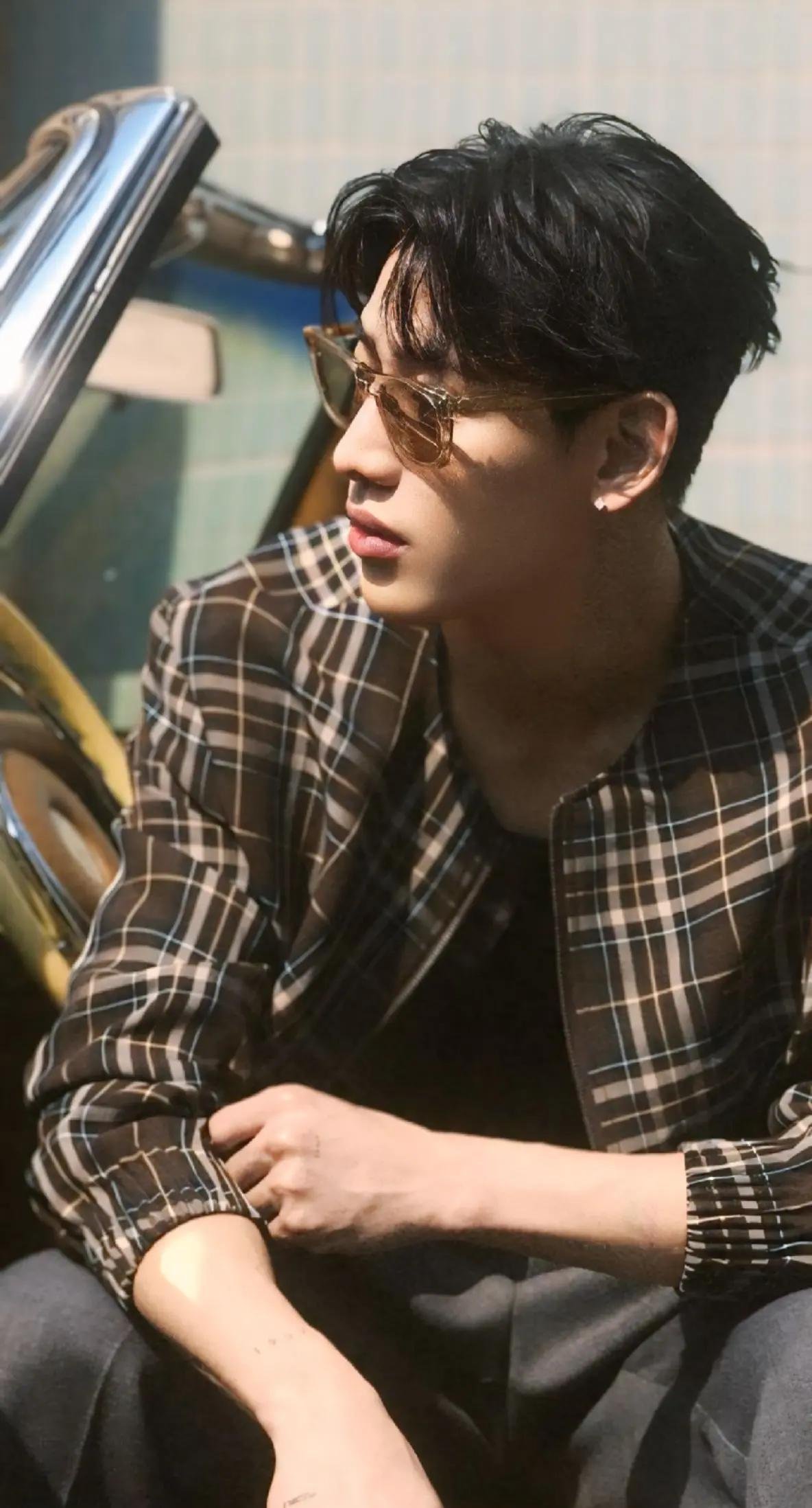 Behind-the-scenes cut of Bambam (GOT7)