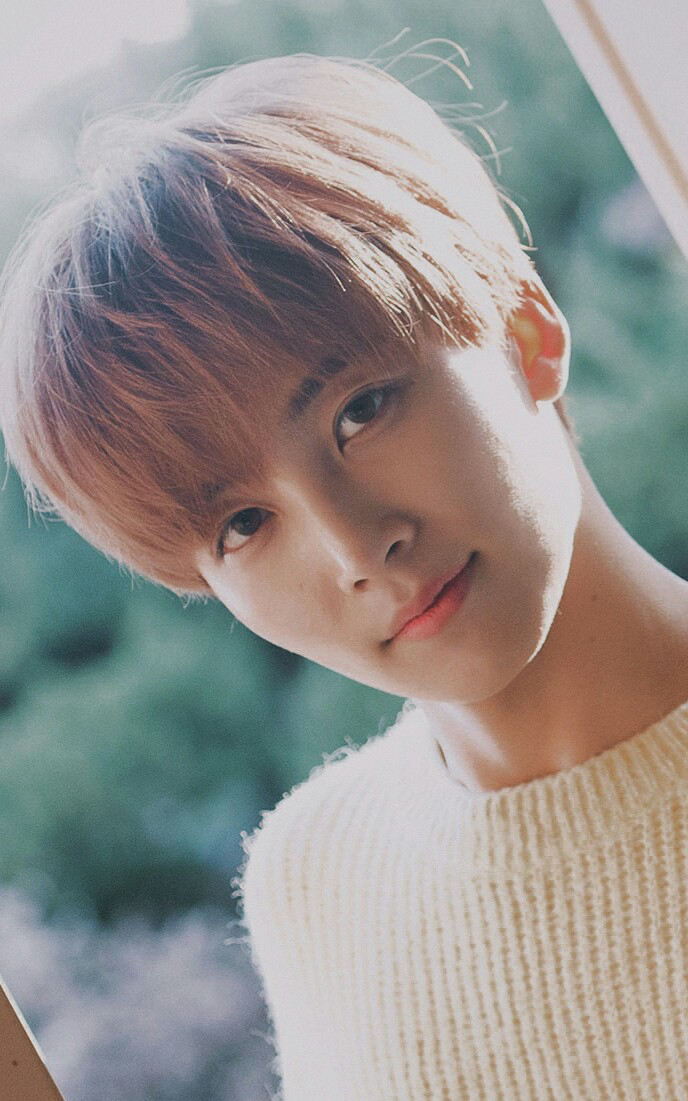 A moment captured by Jeonghan (SEVENTEEN)'s fan