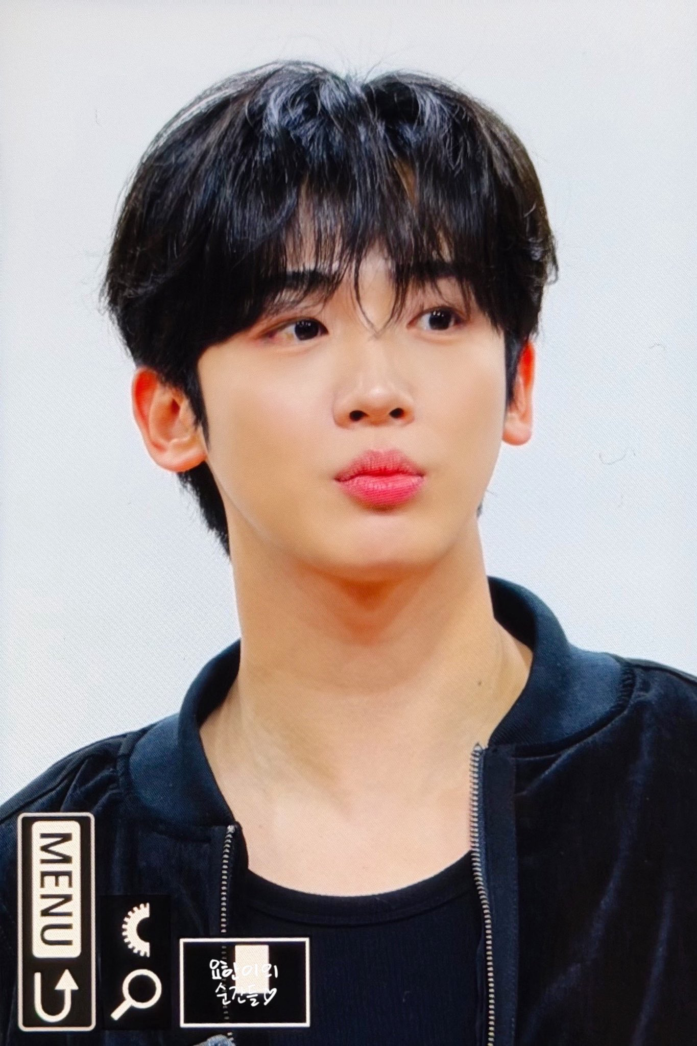 A moment captured by Kim Yohan (WEi)'s fan