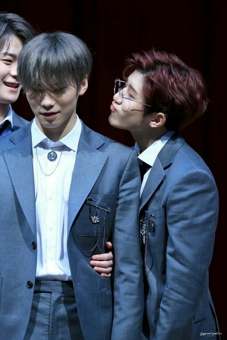 A moment captured by Jinjin (ASTRO)'s fan