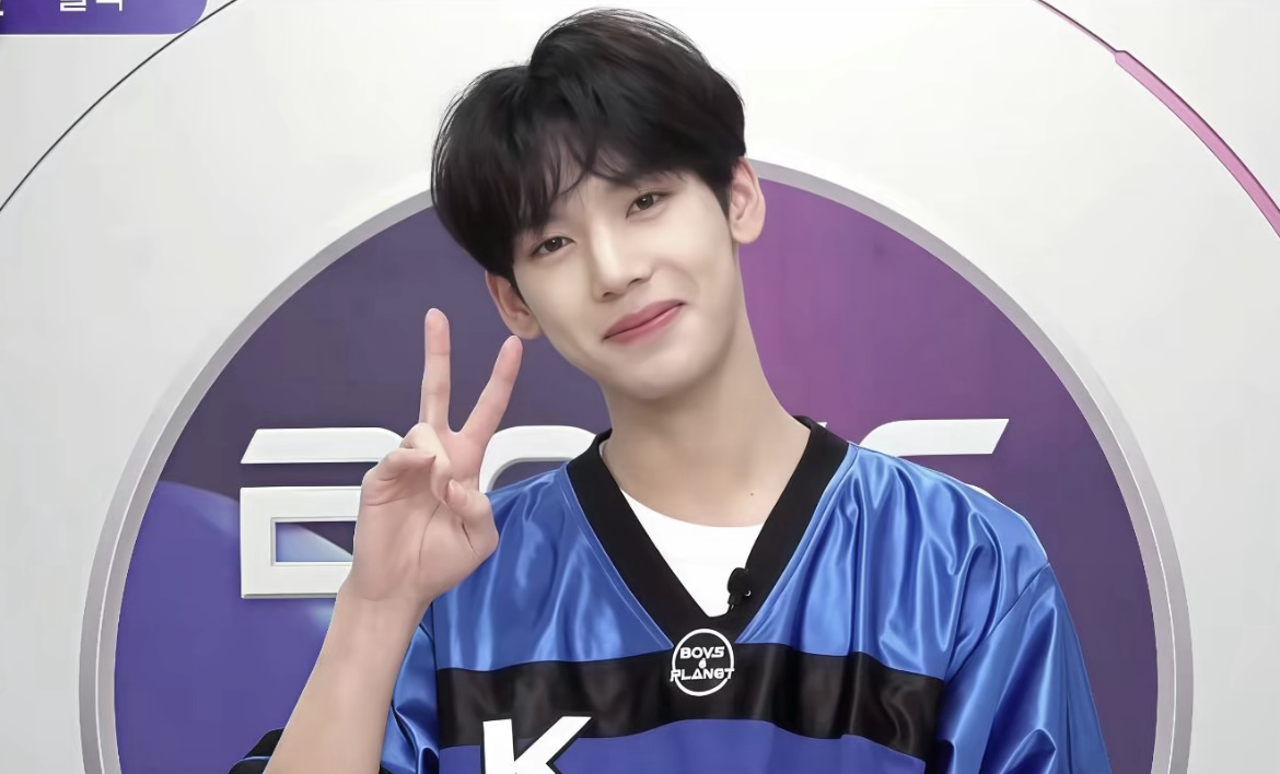 Recent activity shot of Han Yujin (ZEROBASEONE)