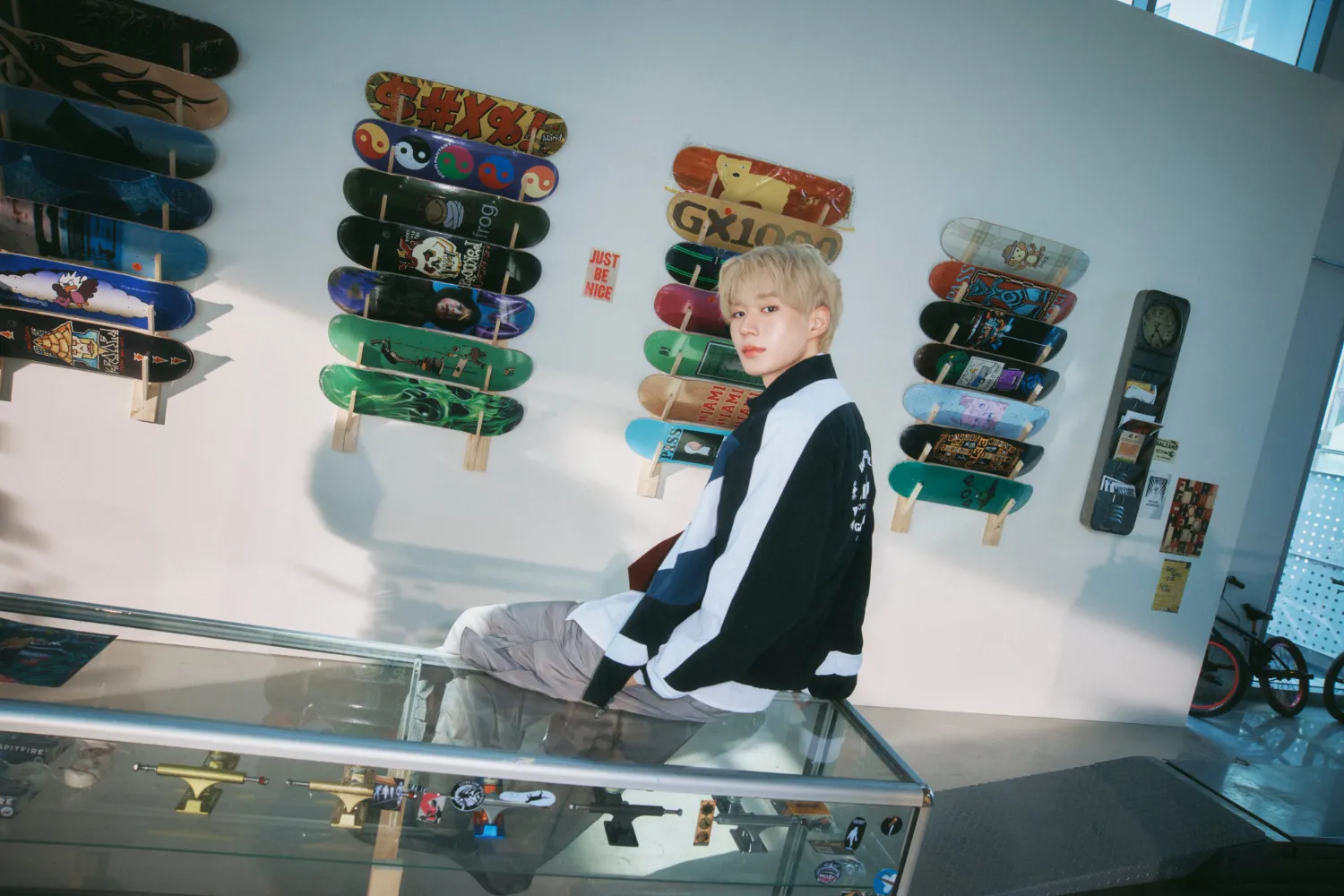 Behind-the-scenes cut of Kim Junseo (ALPHA DRIVE ONE)
