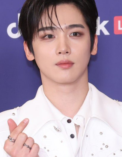 Behind-the-scenes cut of Kim Yohan (WEi)