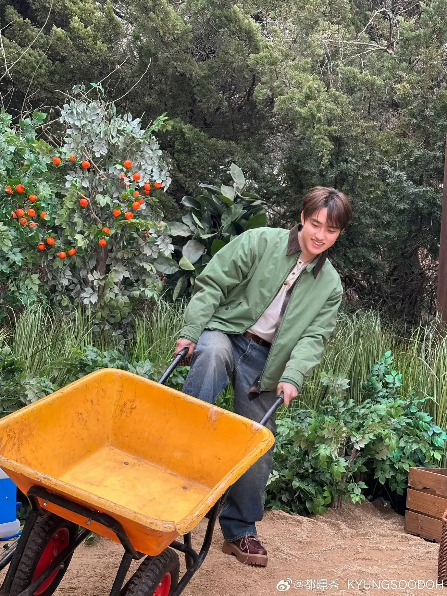 Behind-the-scenes cut of EXO