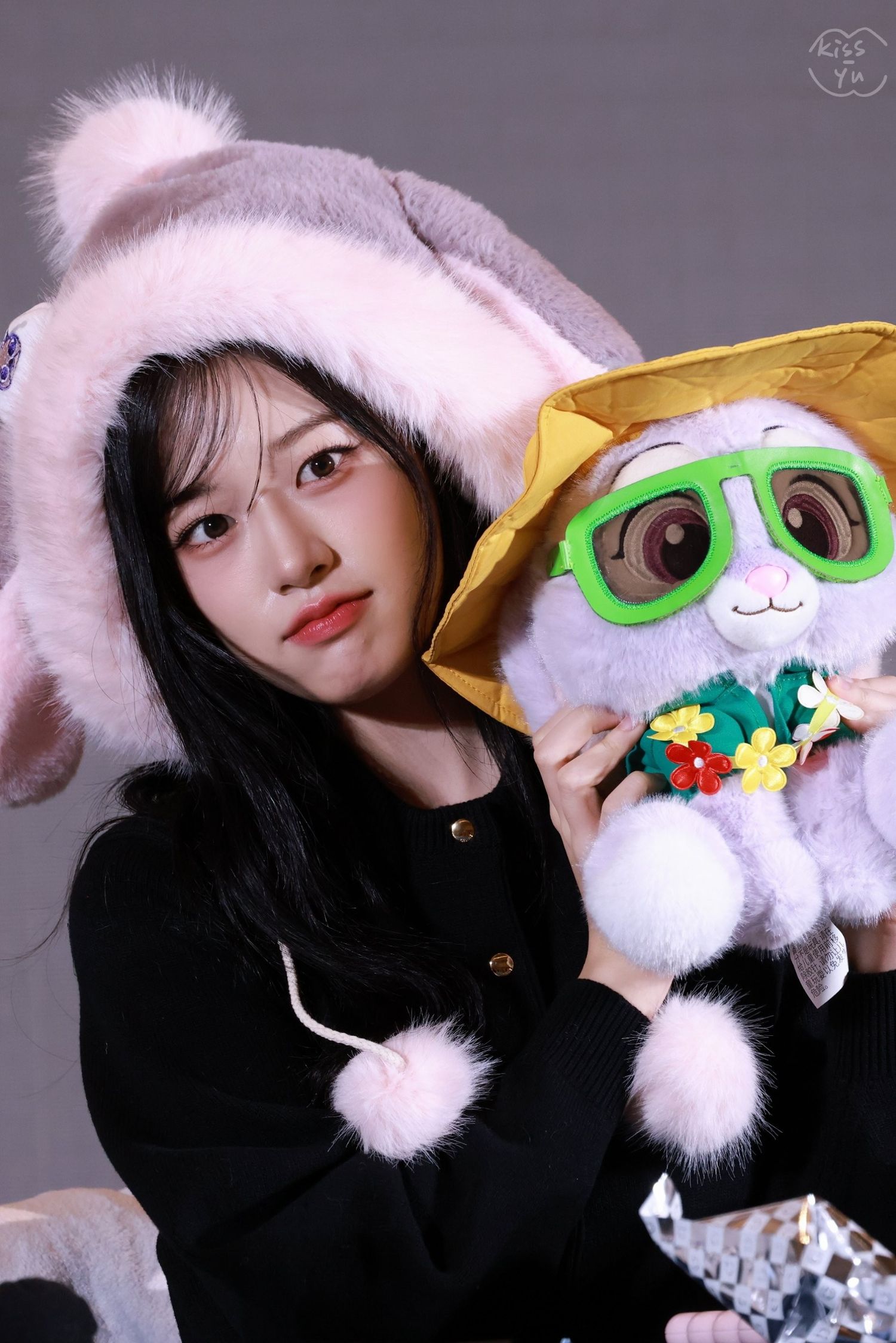 Recent activity shot of An Yujin (IVE)