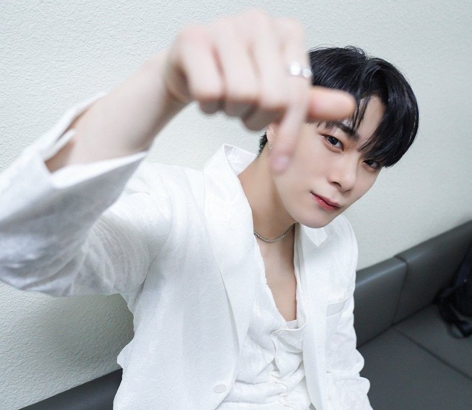 A moment captured by Moonbin (ASTRO)'s fan