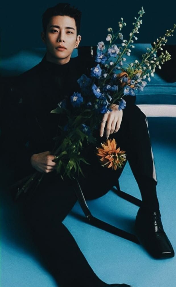 A moment captured by MJ (ASTRO)'s fan