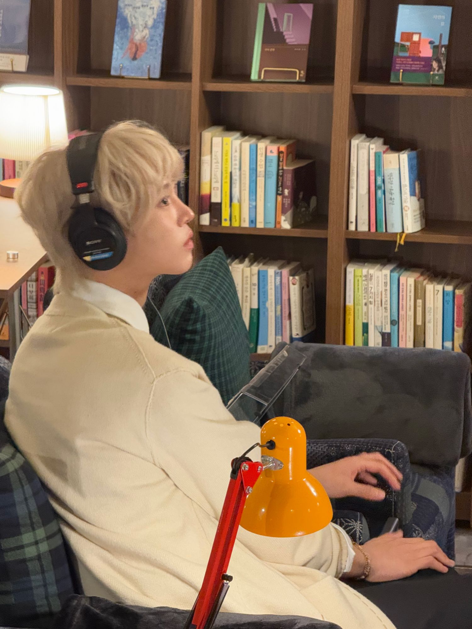 A moment captured by Jang Haneum's fan