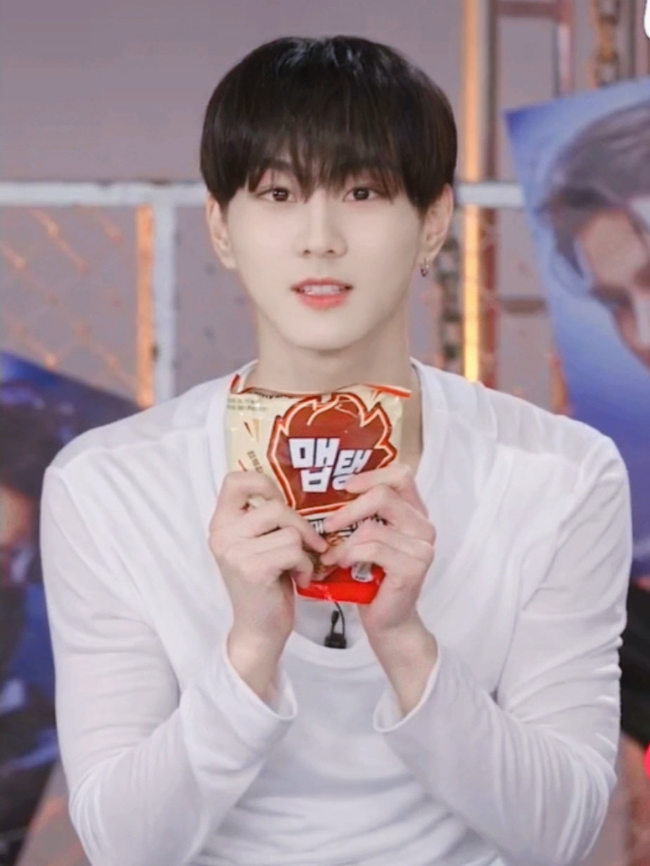 Recent activity shot of Jungwon (ENHYPEN)