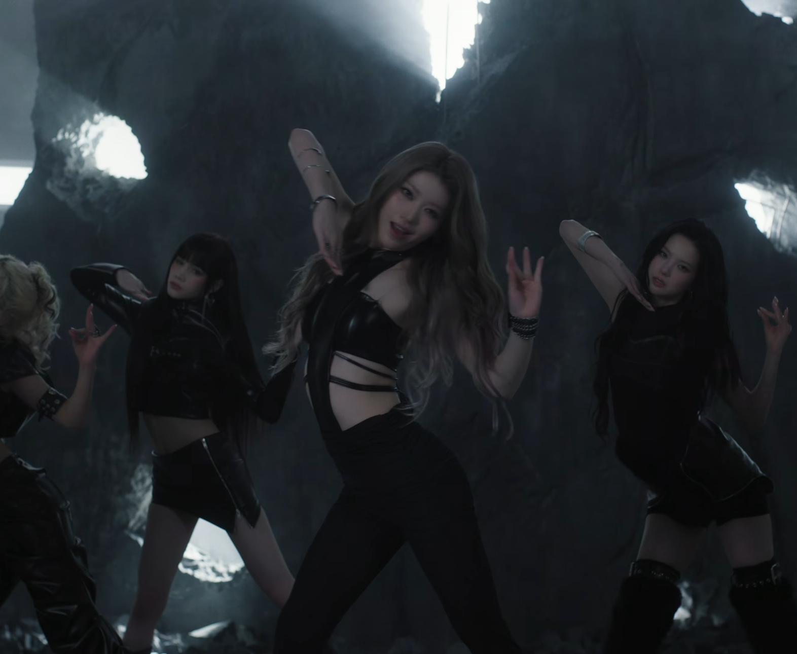 小婷 (Kep1er)的最新照片