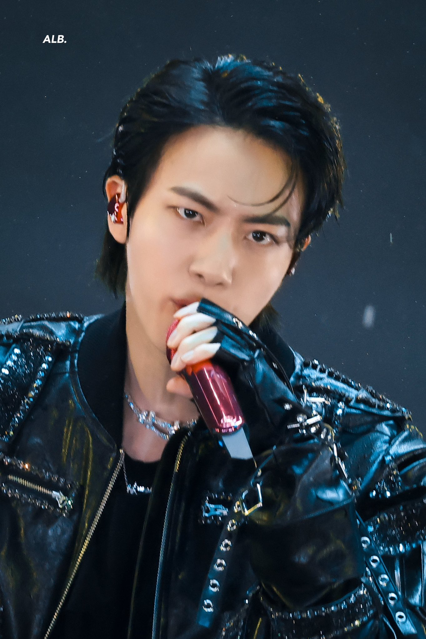 Momen yang diabadikan oleh penggemar Jin (BTS)