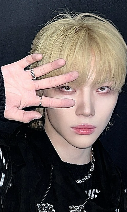 Behind-the-scenes cut of Nicholas (&TEAM)