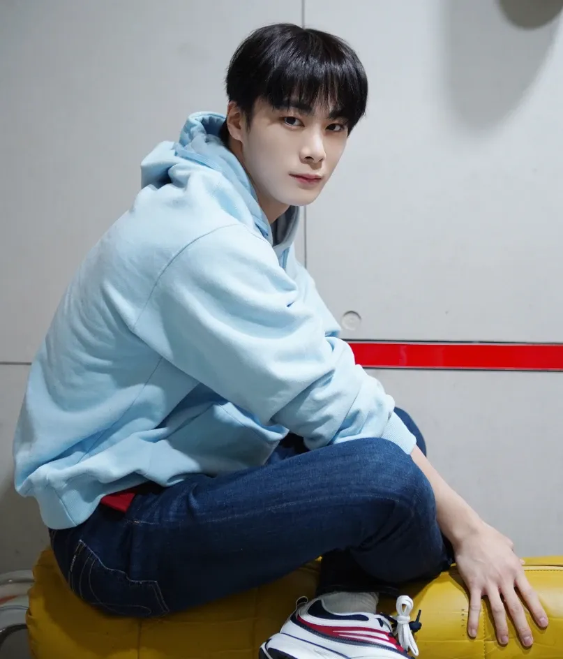 A moment captured by Moonbin (ASTRO)'s fan