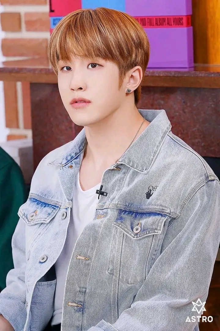 Behind-the-scenes cut of Jinjin (ASTRO)