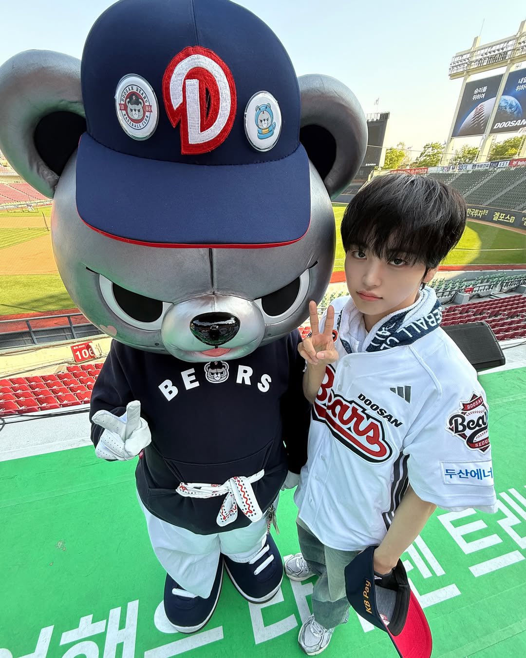 Recent activity shot of Hyeongjun (CRAVITY)