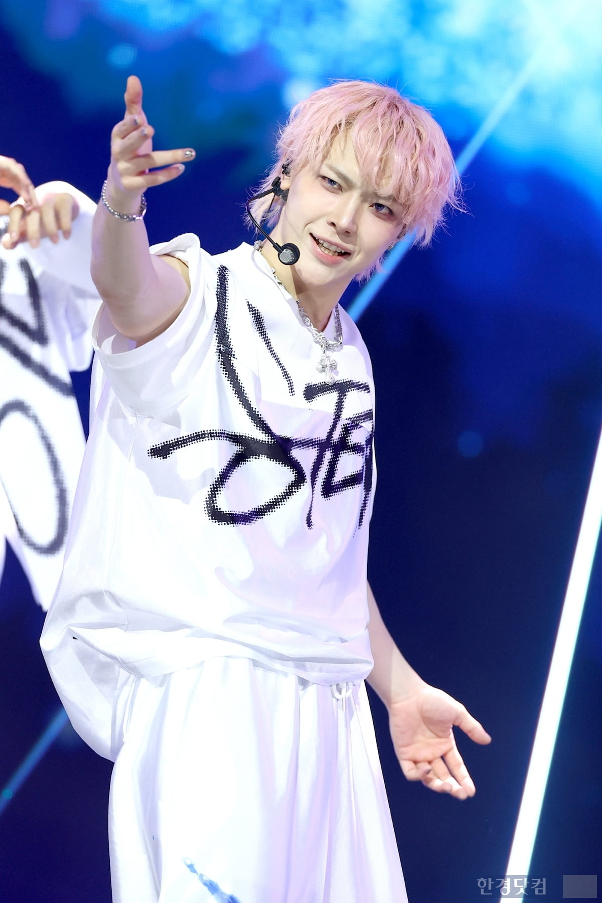 Behind-the-scenes cut of &TEAM