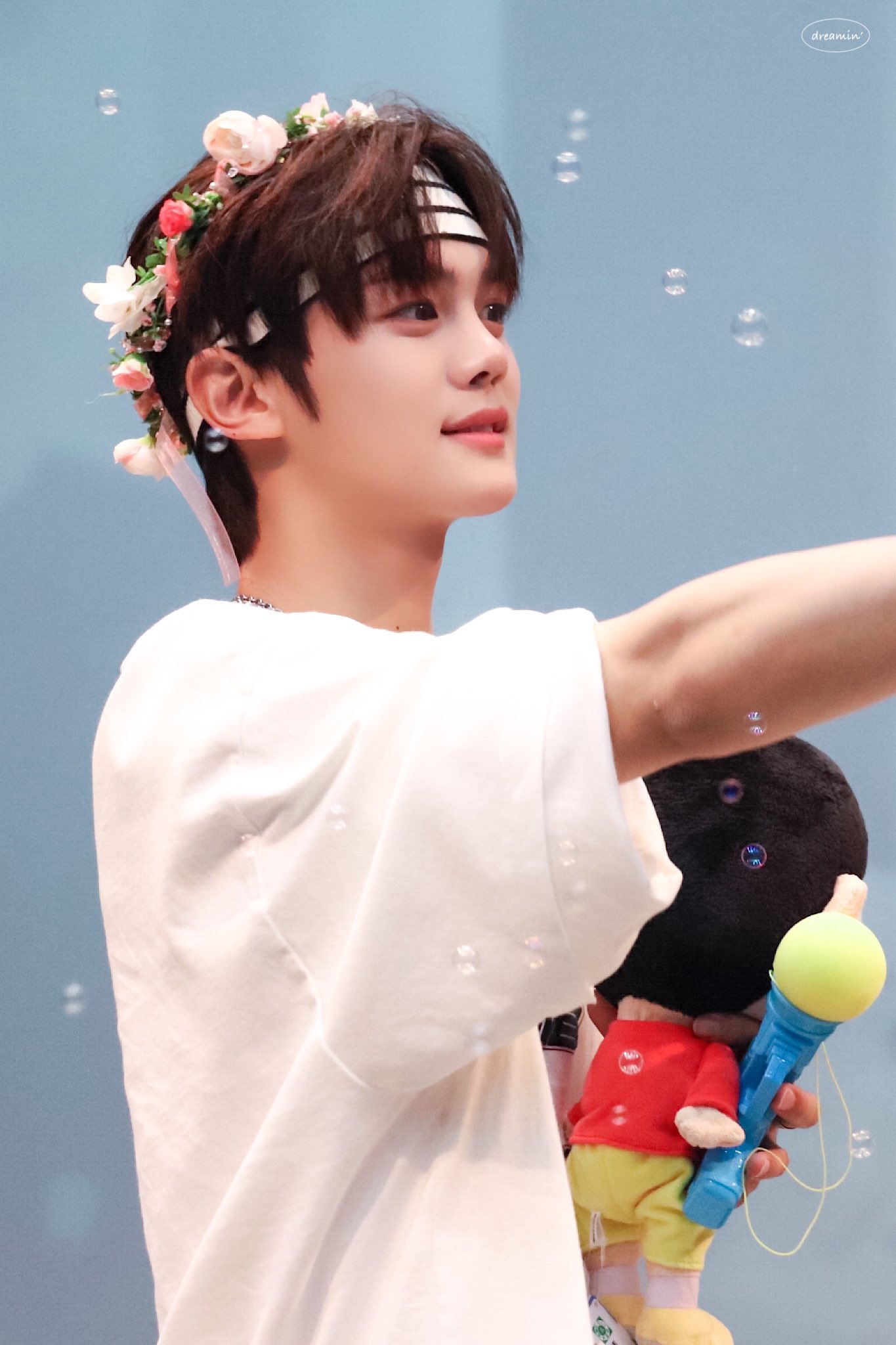 Latest photo of Kim Gyuvin (ZEROBASEONE)