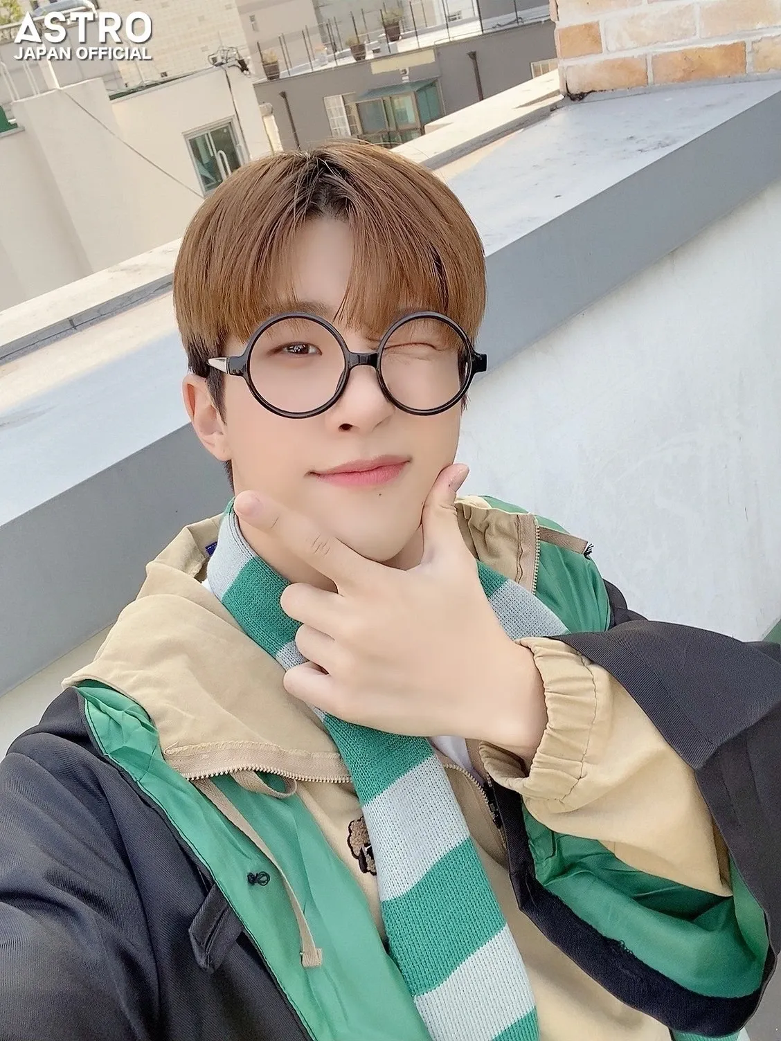 A moment captured by Jinjin (ASTRO)'s fan