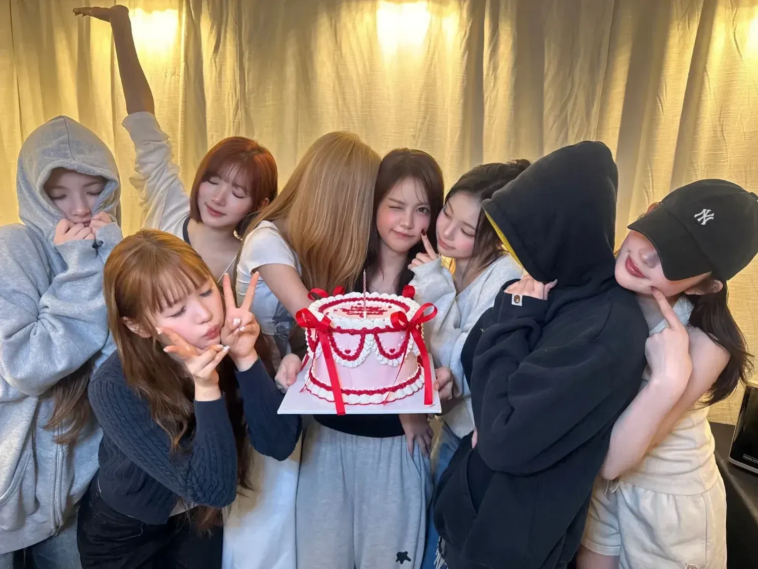 Foto aktivitas terbaru Carmen (Hearts2Hearts)